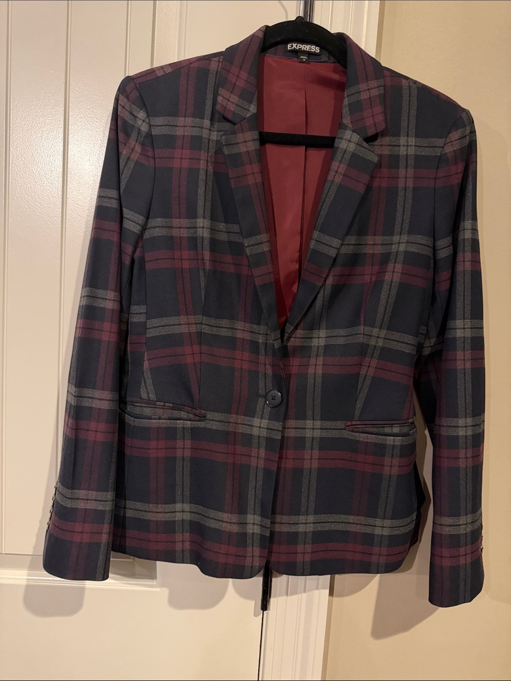 Women Suit - Picture 2 of 10